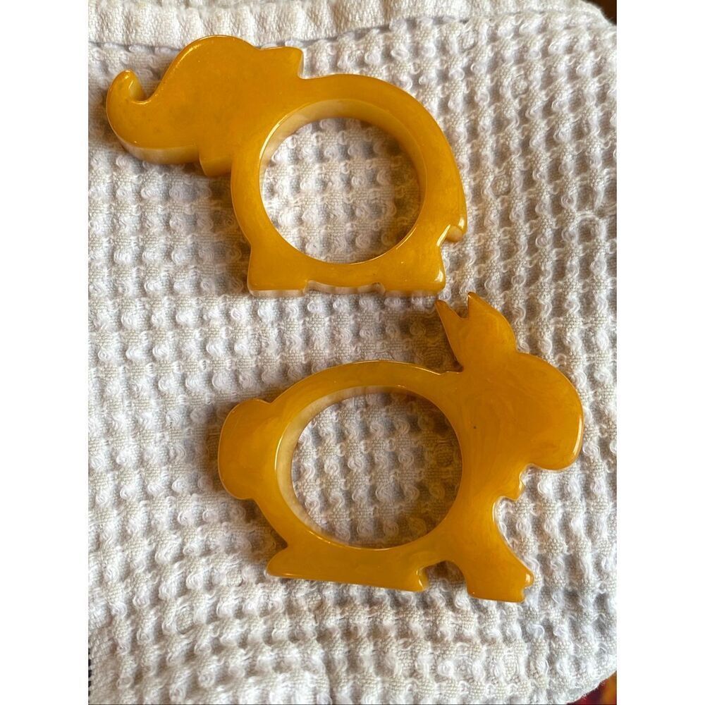 Vintage MCM Bakelite Napkin Ring - Butterscotch Bunny Rabbit Elephant